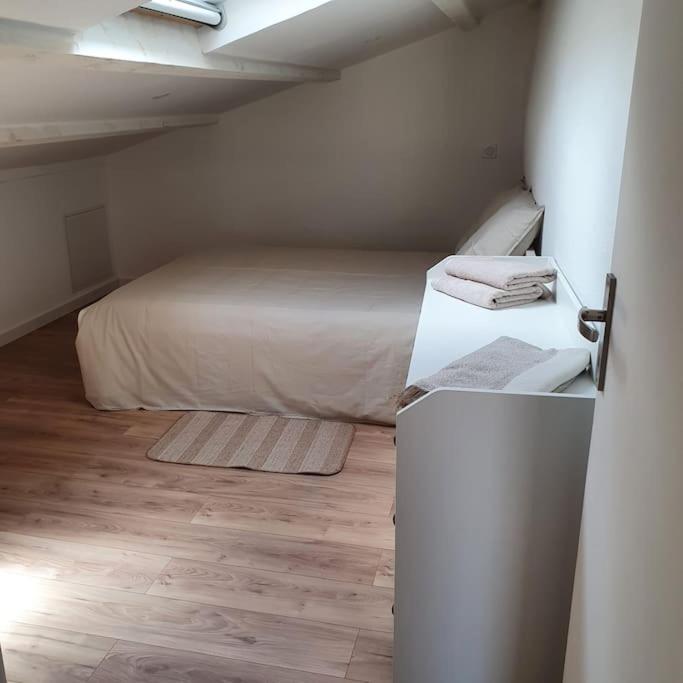 Duplex Sous Les Toits Apartment Riez Exterior photo